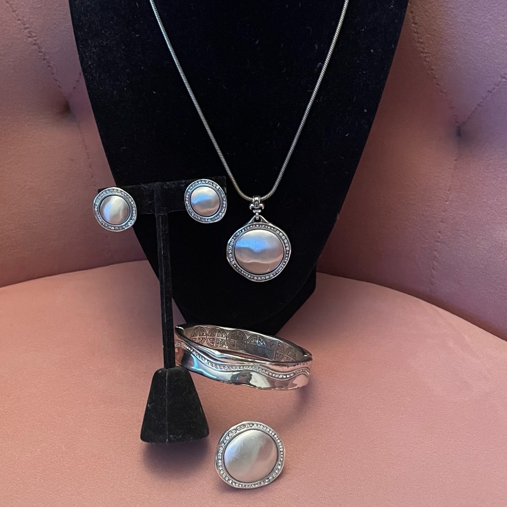 Silver and Pearl Jewelry Set